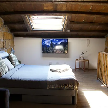 Sandstone Loft Close To Center Apartment *