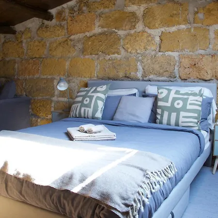 Sandstone Loft Close To Center Apartment