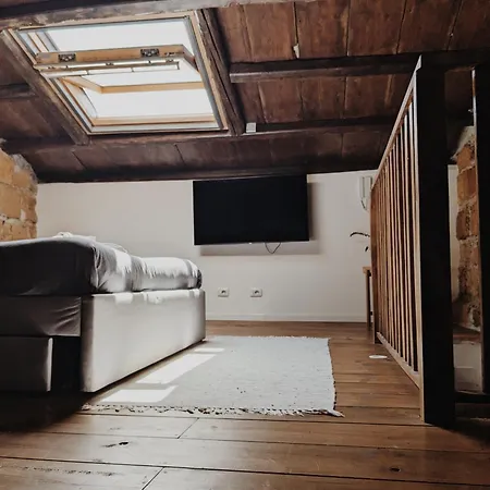 Sandstone Loft Close To Center Apartment