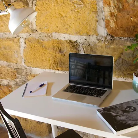 Sandstone Loft Close To Center Apartment
