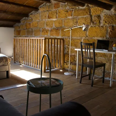 Sandstone Loft Close To Center Apartment *